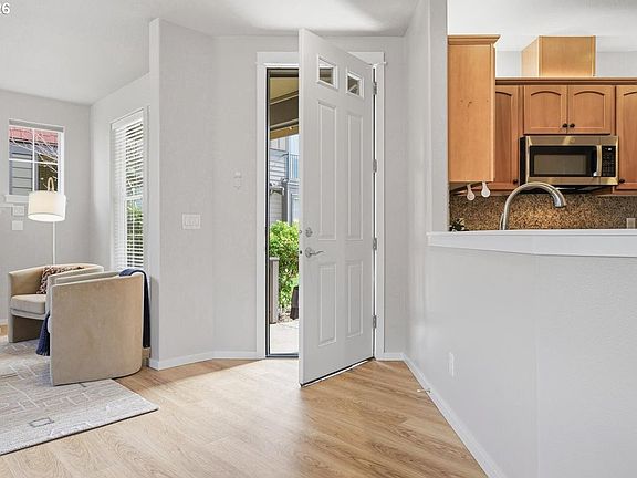 4th image of 7247 NE Stoneybrook St