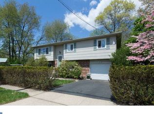 92 7th Ave, Hamilton, NJ 08619