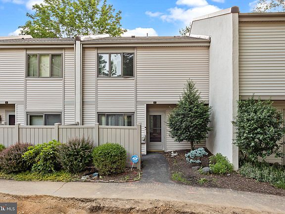 2nd image of 17 Twin Brooks Dr