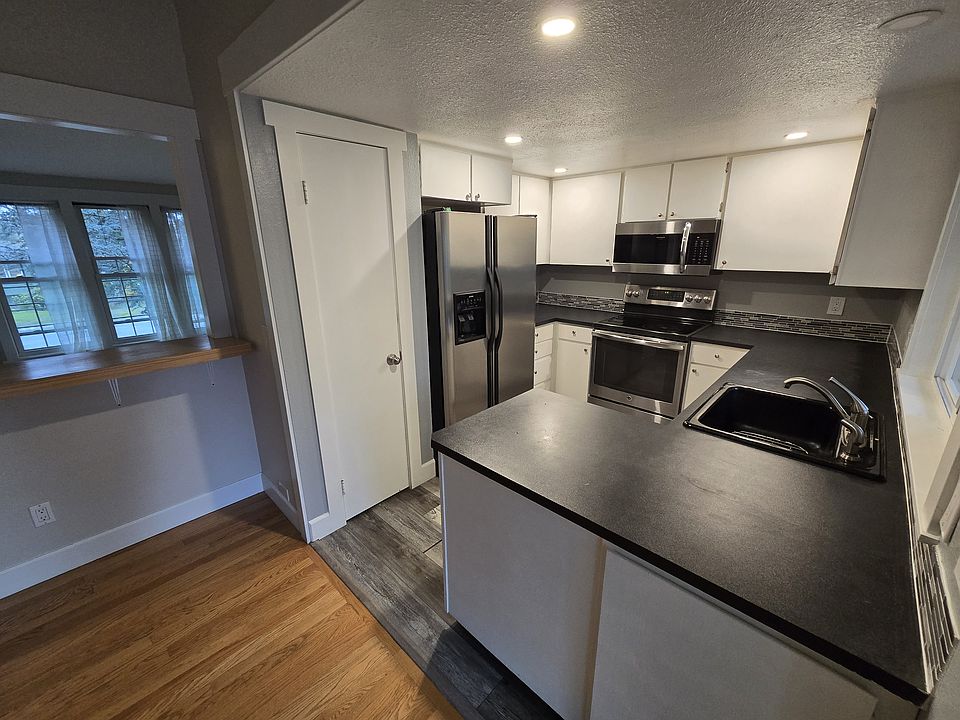 2nd image of 10511 NE 125th Pl