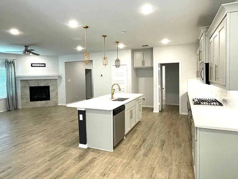 1700 Emilia Dr — Photo 11