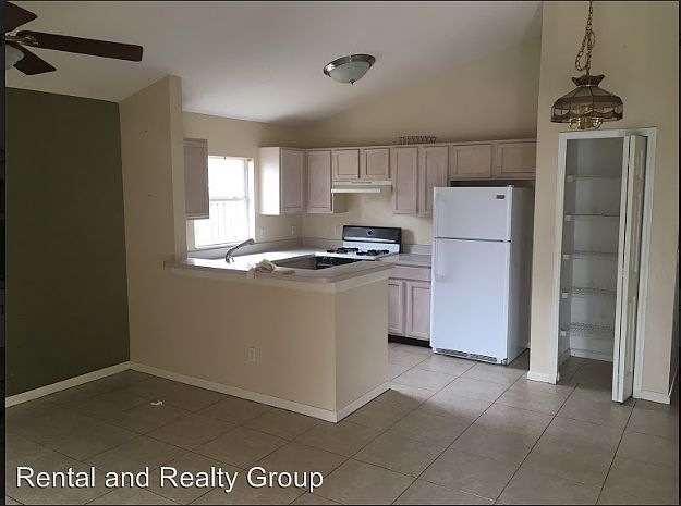 1st image of 821 Belvoir Dr