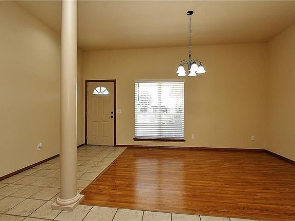 5th image of 217 Eastview Dr