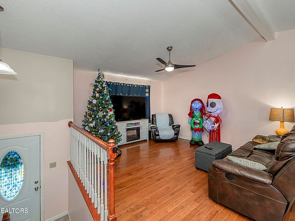 2nd image of 3152 Valemont Dr