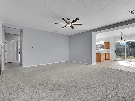 5th image of 761 Willow Dr