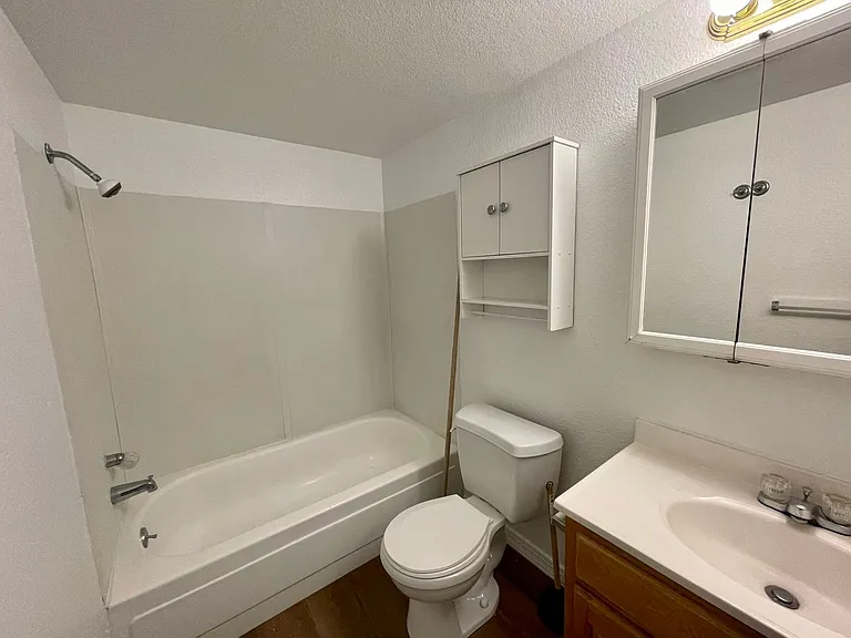Alpine Circle Apartments — Photo 10