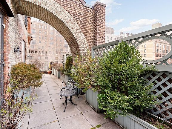 3rd image of 133 E 80th St #12THFLOOR