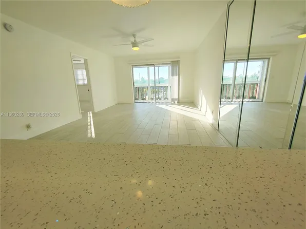 215 SE 3rd Ave APT 307C, Hallandale, FL 33009