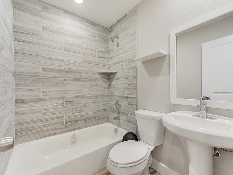 913 Live Oak St #A — Photo 6