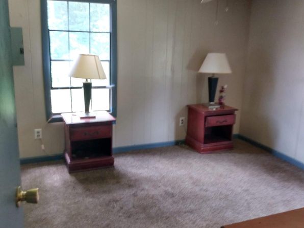 204 Hooker Cemetery Rd