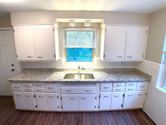 4th image of 3055 Coral Park Dr