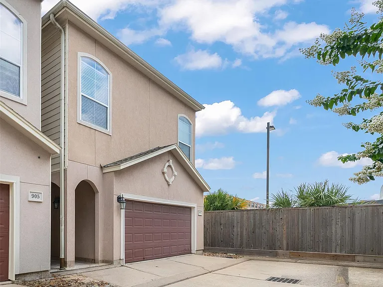 907 McKinney Park Ln — Photo 5