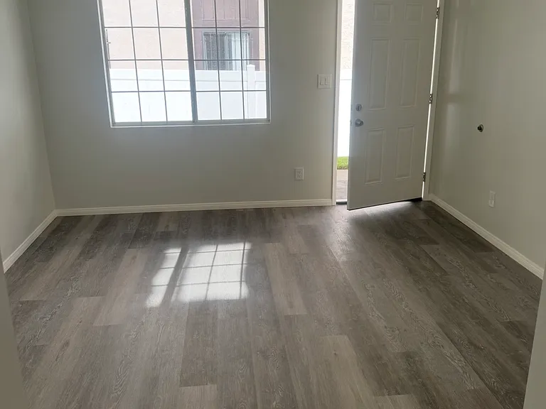 2857 Broadway — Photo 3