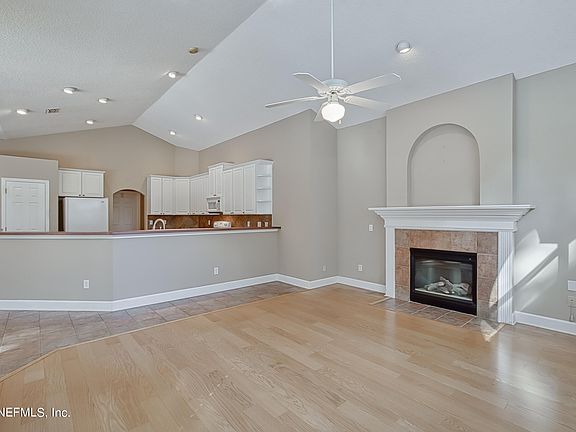 4th image of 4917 Blackhawk Dr