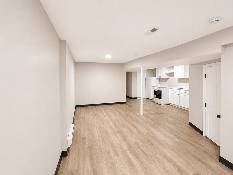 152 S Durand Pl #BASEMENT — Photo 7