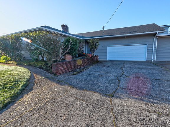 2nd image of 1033 NE Eads St