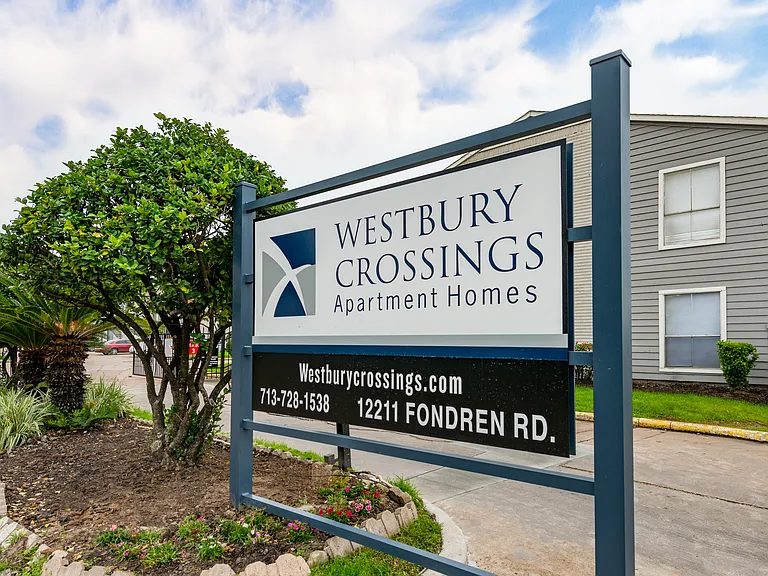Westbury Crossings — Photo 15