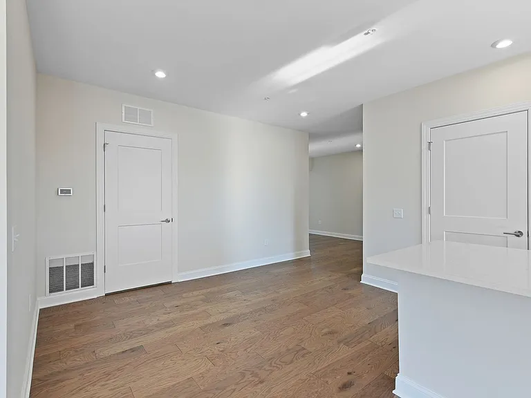 5233 Highpointe Lakes Dr #401 — Photo 28