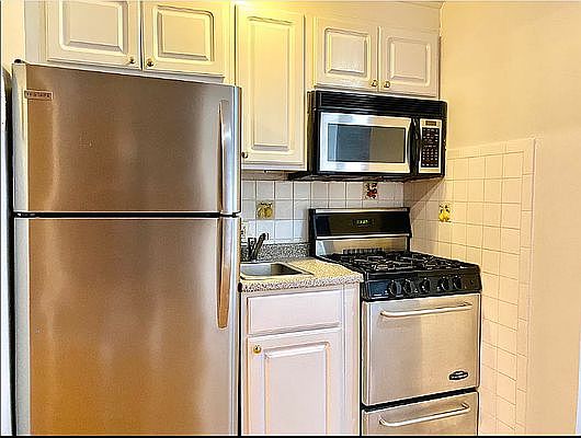 2nd image of 442 W 45th St APT 4w