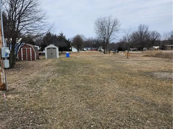 49 Fireside Trl, Linn Valley, KS 66040