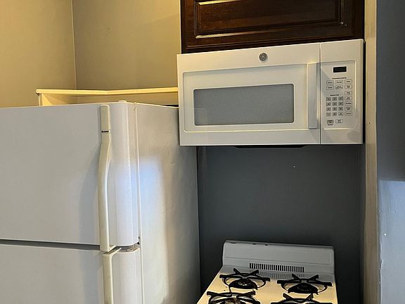 3rd image of 844 Coronado Ave #844