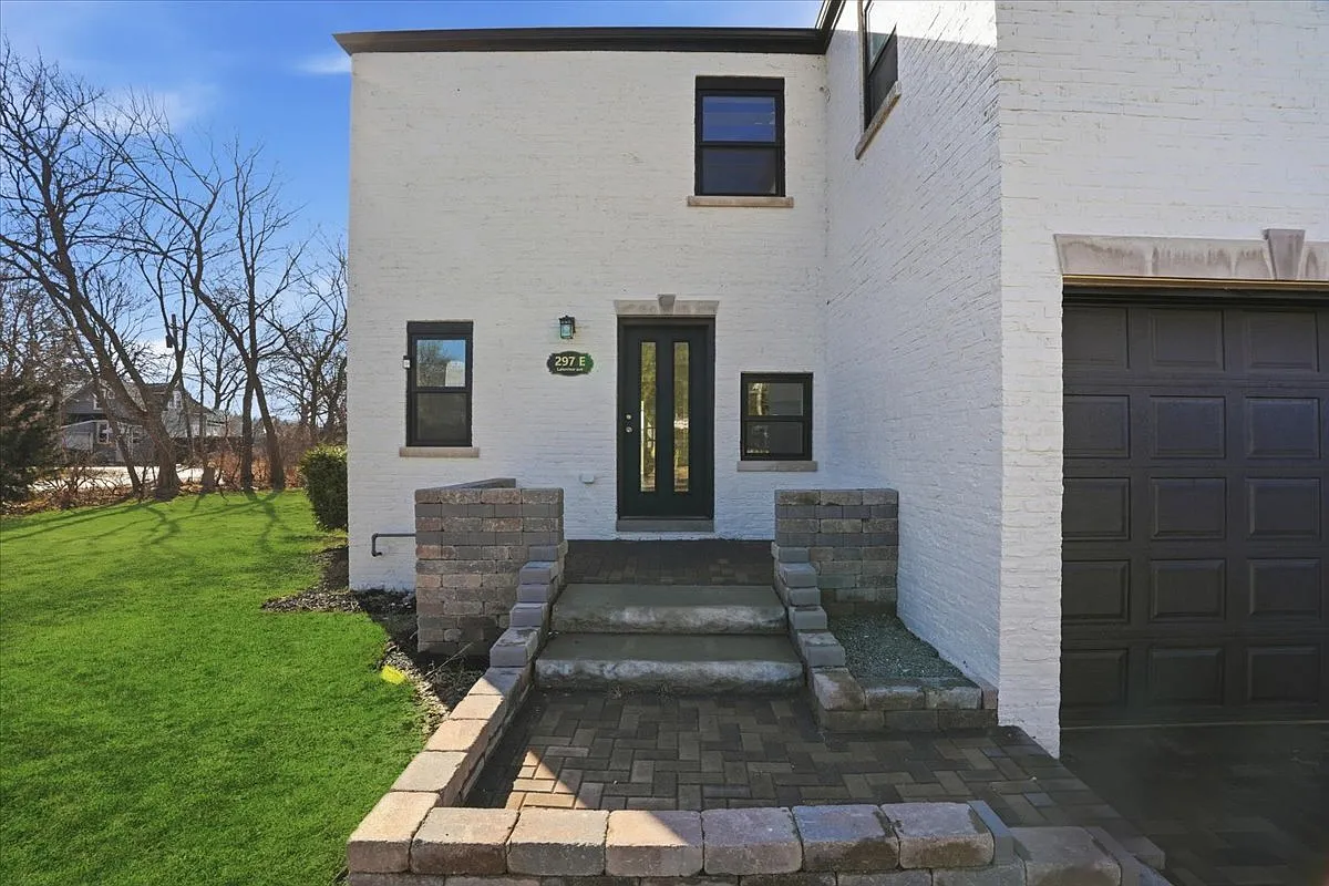 4 bed, 2.5 bath, 2282 sqft, $3,850 — Photo 3