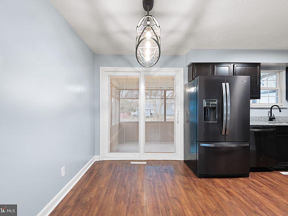 4th image of 43 Julie Ln
