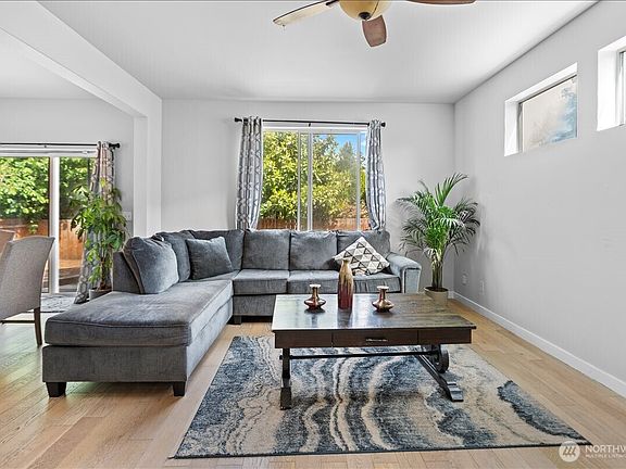 4th image of 17817 36th Avenue E
