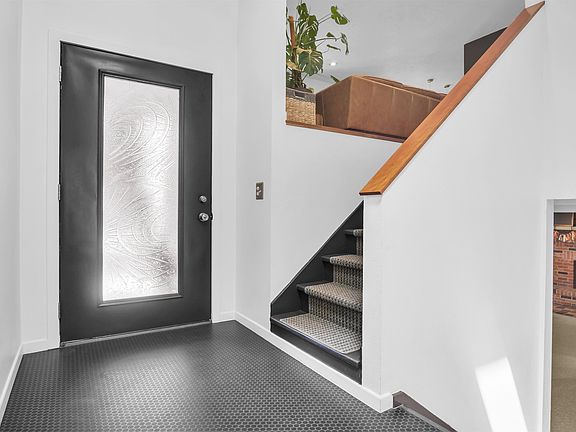 3rd image of 2122 W 36th St
