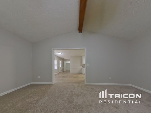 4th image of 140 E Country Woods Dr