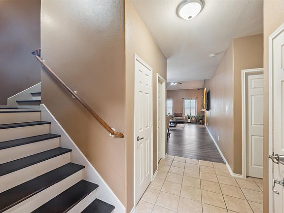 4th image of 1700 Chestnut Glen Ct