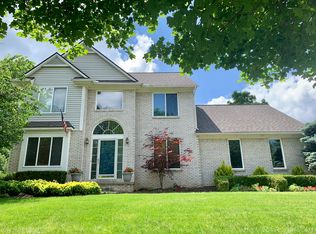 113 Chestnut Rdg, Walled Lake, MI 48390