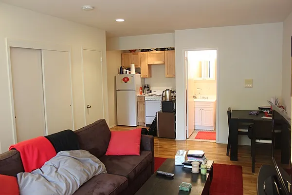 Rented by City Connections Realty | media 10