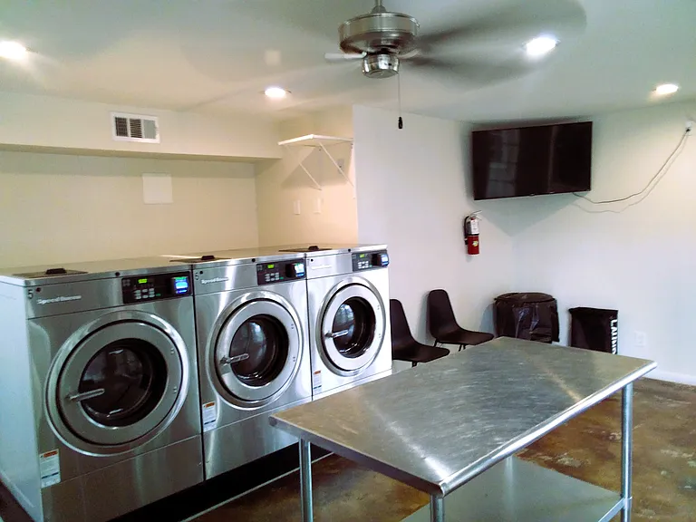 Southmore Park Apartments — Photo 6