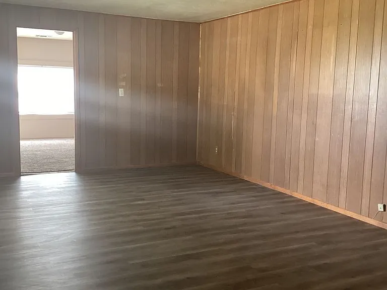 1520 S Industrial Dr — Photo 3