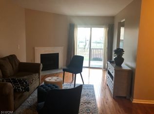 24 Victoria Dr, Somerset, NJ 08873