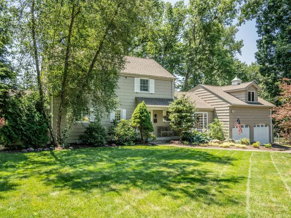 33 Cliffmore Road, West Hartford, CT 06107