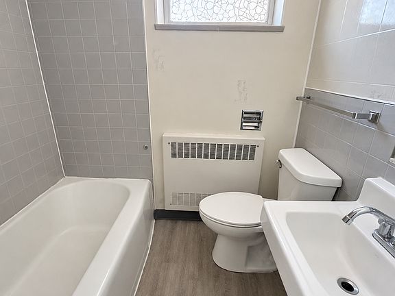 5th image of 616 Franklin St APT 6