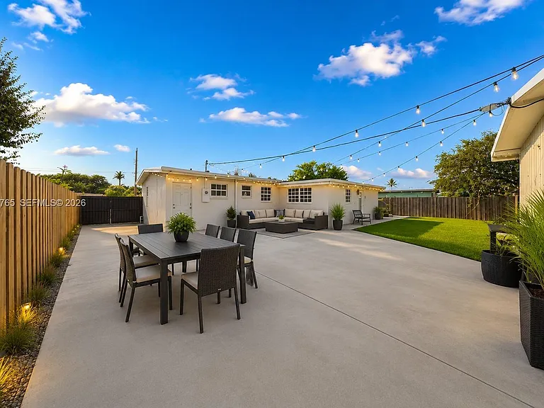 10731 SW 51st Dr — Photo 2