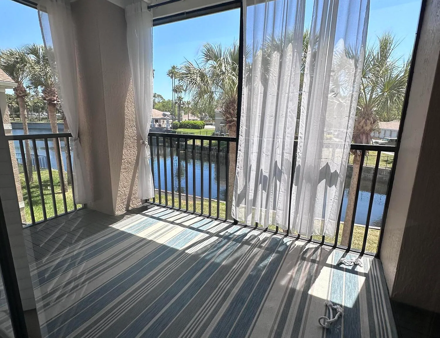 2 bed, 2.0 bath, 1021 sqft, $2,100 — Photo 4