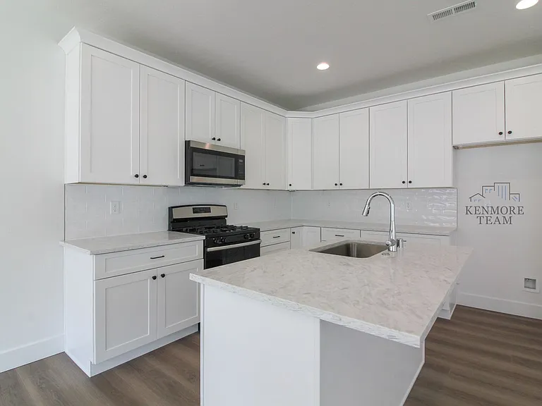 1030 S Underwood Pl #120 — Photo 6