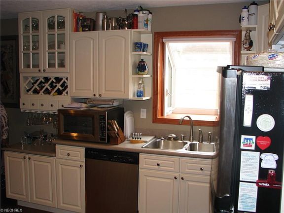 4th image of 939 Packard Dr