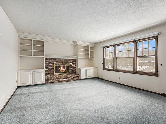 3rd image of 1817 Lake Michigan Dr NW