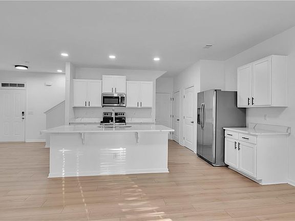 5th image of 418 Lake Ridge Ln