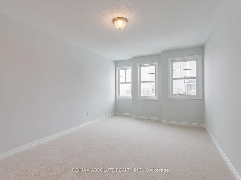 315 Pumpkinseed Cres — Photo 17