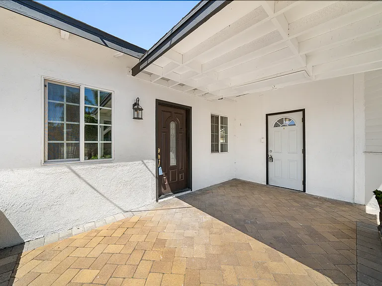 2035 Las Colinas Ave — Photo 12