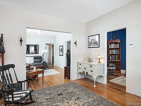 5th image of 613 Belmont St #613