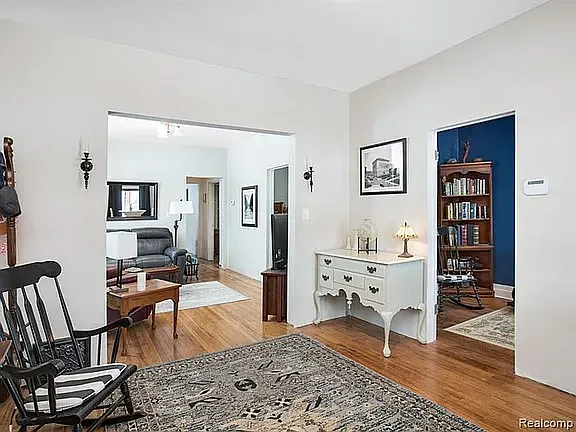 613 Belmont St #613 — Photo 5