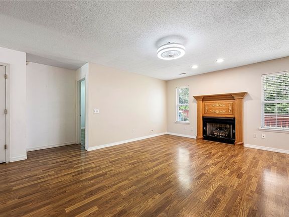 3rd image of 3103 Levi Ln