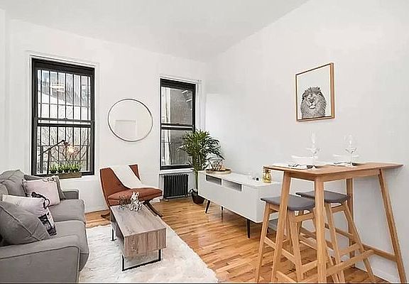 2nd image of 90 Bank St APT 4A